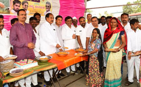 ಕಲಬುರಗಿ : ಆಳಂದ ಚಕ್ ಪೋಸ್ಟ್ ನಲ್ಲಿ ಖರ್ಗೆ ಅವರ ಜನ್ಮ ದಿನಾಚರಣೆ