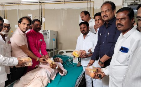 ಚಿಂಚೋಳಿ : ಒಳ ರೋಗಿಗಳಿಗೆ ಹಣ್ಣು ಹಂಪಲು ವಿತರಿಸಿ ಸಚಿವ ಪ್ರಿಯಾಂಕ್ ಖರ್ಗೆ ಅವರ ಜನುಮದಿನ ಆಚರಣೆ