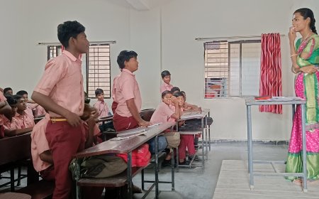 ಶಿಕ್ಷಕರಾಗಿ ಪಾಠ ಮಾಡಿದ ರಾವೂರ ಶ್ರೀ ಸಚ್ಚಿದಾನಂದ ಪ್ರೌಢ ಶಾಲೆಯ ಮಕ್ಕಳು.