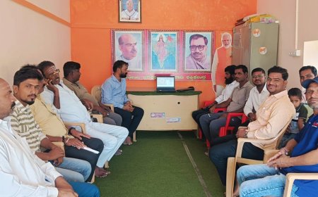 ವಾಡಿ ಬಿಜೆಪಿ ಕಛೇರಿಯಲ್ಲಿ ಮನ್ ಕಿ ಬಾತ್ ಆಲಿಸಿದರು