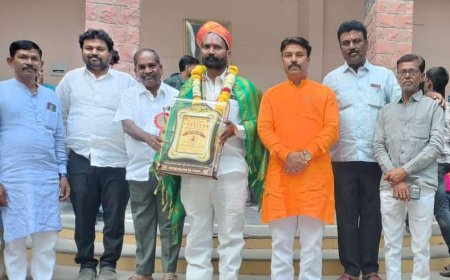 ಕಲಾವಿದ ವೀರಣ್ಣ ಗಂಗಾಣಿ ರಟಕಲ್ ಅವರಿಗೆ 5 ಗ್ರಾಂ ಚಿನ್ನ ರಂಗ ಸುವರ್ಣ ಪ್ರಶಸ್ತಿ ಮುಡಿಗೇರಿದೆ