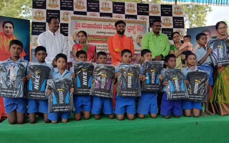 ಸಮಾಜ ಸೇವೆಯಲ್ಲಿ ಸಾರ್ಥಕ ಕಾಣುವ ಮನಸ್ಸುಗಳ ಹೆಚ್ಚಾಗಬೇಕು: ಸಿದ್ದಲಿಂಗ ಶ್ರೀ