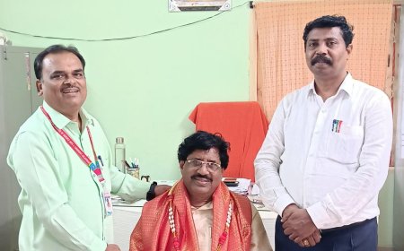 ಗೌರವ ಡಾಕ್ಟರೇಟ್ ಪದವಿ ಪಡೆದ ಶ್ರೀ ಸಿದ್ದರಾಮ ಹೊನ್ಕಲ್ ಅವರಿಗೆ ಗೌರವಿಸಿ ಸನ್ಮಾನಿಸಿದರು