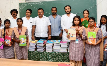 ಶಾಸಕರಾದ ಅಲ್ಲಮಪ್ರಭು ಪಾಟೀಲ್ ಜನುಮದಿನದ ಪ್ರಯುಕ್ತ ಪುಸ್ತಕ ಹಾಗೂ ಪೇನ್ನು ವಿತರಿಸಿದರು