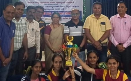 ಅಂತರ್ ಮಹಾವಿದ್ಯಾಲಯ ಟೇಬಲ್ ಟೆನ್ನಿಸ್ ವಿಜೇತ ವಿ.ಜಿ.ಕಾಲೇಜಿನ ವಿದ್ಯಾರ್ಥಿನಿಯರು