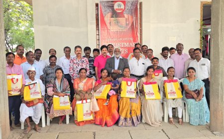 ಪಾದ್ರಿಗಳ ದಂಪತಿಗಳಿಗೆ ಸನ್ಮಾನಿಸಿ  ಕ್ರಿಸ್ಮಸ್ ಉಡುಗೊರೆ