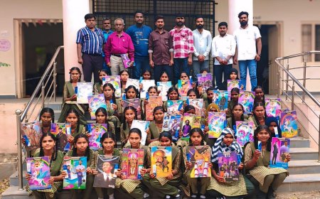 ವಿದ್ಯಾರ್ಥಿಗಳಿಗೆ     ಪೆನ್ನು ಪ್ಯಾಡು ಹಾಗೂ ನೋಟ ಬುಕ್ ವಿತರಣೆ