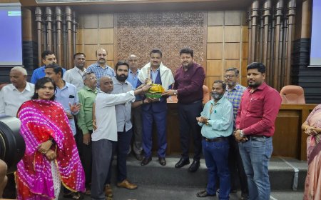 ನಿವೃತ್ತಿ ಹೊಂದಿದ ಸಚಿವಾಲಯದ ಅಧಿಕಾರಿ/ನೌಕರರಿಗೆ ಬೀಳ್ಕೊಡುಗೆ ಸಮಾರಂಭವು ನಡೆಯಿತು.