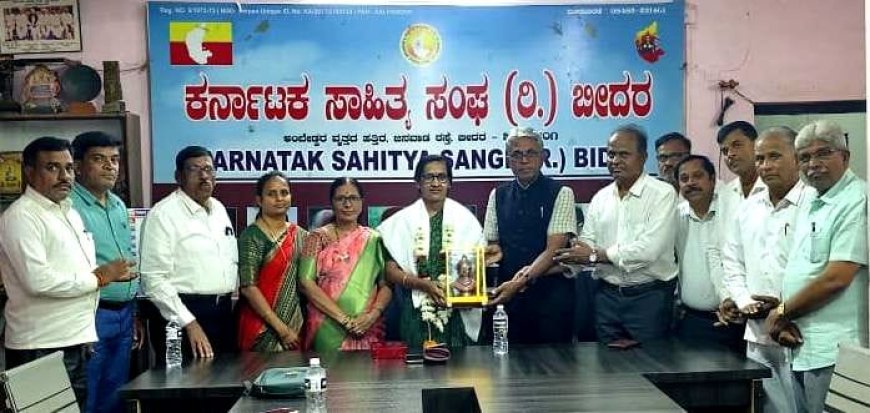 ಕರ್ನಾಟಕ ಸಾಹಿತ್ಯ ಸಂಘದಿಂದ ನೂತನ ಕುಲಸಚಿವರು ಶ್ರೀಮತಿ ಸುರೇಖಾ ಕಿಣಗಿ ಅವರಿಗೆ ಗೌರವ ಸನ್ಮಾನ.