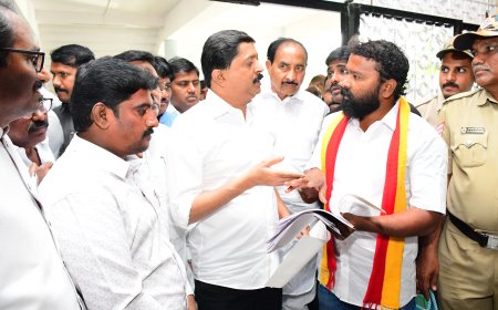 ಮನವಿ ಪತ್ರ ಸಲ್ಲಿಸಲು ಬಂದ ಕನ್ನಡಪರ ಹೋರಾಟಗಾರರು ಹಾಗೂ ನಗರಾಭಿವೃದ್ಧಿ ಸಚಿವ ಭೈರತಿ ಸುರೇಶ್ ಅವರ ನಡುವೆ ಮಾತಿನ ಚಕಮುಕಿ