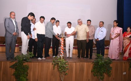 ಜ್ಞಾನ ಮತ್ತು ಕೌಶಲ್ಯ ವ್ಯಕ್ತಿಯ ಸರ್ವತೋಮುಖ ಬೆಳವಣಿಗೆಯ ಆಯುಧಗಳು ಶಶೀಲ್ ಜಿ ನಮೋಶಿ