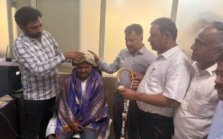 ಲೇಖಕ ಅನೀಲ್ ಗುನ್ನಾಪುರ ಗೆ ಸಹಾಯಕ ನಿರ್ದೇಶಕ ಶ್ರೀಕಂಠ ಅವರಿಂದ ಸನ್ಮಾನ