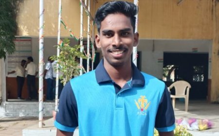 ಎಂ ಎಸ್ ಇರಾಣಿ ಕಾಲೇಜಿನ ವಿದ್ಯಾರ್ಥಿ  ಶಶಿಕುಮಾರ ಕಾಂಬ್ಳೆ ಕ್ರಿಕೆಟನಲ್ಲಿ ದಕ್ಷಿಣ ಭಾರತ ಅಂತರ ವಿಶ್ವವಿದ್ಯಾಲಯ ಪಂದ್ಯಾವಳಿಗೆ ಆಯ್ಕೆ