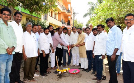ವಾರ್ಡ ನಂ.55 ರ 40.ಲಕ್ಷ ರೂ. ವೆಚ್ಚದ ಸಿಸಿ ರಸ್ತೆ ನಿರ್ಮಾಣ , ಶಾಸಕ ಅಲ್ಲಮಪ್ರಭು ಪಾಟೀಲ್  ಗುದ್ದಲಿ ಪೂಜೆ