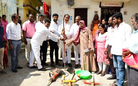 ವಾರ್ಡ ನಂ. 38ರ ಕೊಂಡೇದ ಗಲ್ಲಿಯಲ್ಲಿ 11.ಲಕ್ಷ.ರೂ.ವೆಚ್ಚದ ಚರಂಡಿ ಮತ್ತು ಒಳಚರಂಡಿ ನಿರ್ಮಾಣ ಚಾಲನೆ