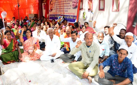 ಕರ್ನಾಟಕ ರಾಜ್ಯ ಸರಕಾರಿ ಹಾಸ್ಟೆಲ್ ಮತ್ತು ವಸತಿ ಶಾಲಾ ಹೊರಗುತ್ತಿಗೆ ನೌಕರರ ಸಂಘ ಜಿಲ್ಲಾ ಸಮಿತಿ ವತಿಯಿಂದ ಅನಿರ್ದಿಷ್ಣಾ ಧರಣಿ ಸತ್ಯಾಗ್ರಹ