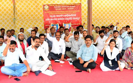 ಮೂಲ ಸೌಕರ್ಯ ಒದಗಿಸಲು ಆಗ್ರಹಿಸಿ ಗ್ರಾಮ ಆಡಳಿತ ಅಧಿಕಾರಿಗಳಿಂದ ತಹಸೀಲ್ದಾರ್ ಕಚೇರಿ ಎದುರು 2ನೇದಿನ ಮುಷ್ಕರಕ್ಕೆ ಸರ್ಕಾರ ನೌಕರ ಸಂಘ ಬೆಂಬಲ್