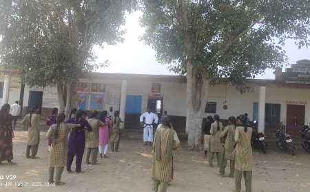 ಕಡಕೋಳ ಸರ್ಕಾರಿ ಪ್ರೌಢಶಾಲೆಯಲ್ಲಿ  ವಿದ್ಯಾರ್ಥಿನಿಯರಿಂದ   ಮಾರ್ಧನಿಸಿದ ಕರಾಟೆ ಕಲಿಕಾ ಕಾರ್ಯಕ್ರಮ