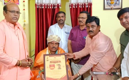 ಸರಡಗಿ ಶ್ರೀ ಗಳಿಂದ ಡಾ ಸಂಗಮೇಶ ಹಿರೇಮಠ ಅವರಿಗೆ ಗೌರವ ಸನ್ಮಾನ