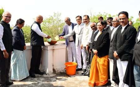 ನ್ಯಾಯದಾನ ಮಾಡುವ ಕೈಗಳಿಂದ ಪಕ್ಷಿಗಳಿಗೆ ನೀರು ದಾನ