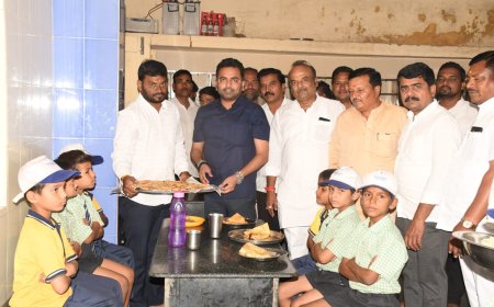 ಬಿ.ಎಸ್.ಯಡಿಯೂರಪ್ಪ ಅವರ ಜನ್ಮದಿನದ ನಿಮಿತ್ಯ  ಮಕ್ಕಳಿಗೆ ಹೋಳಗಿ ಊಟ