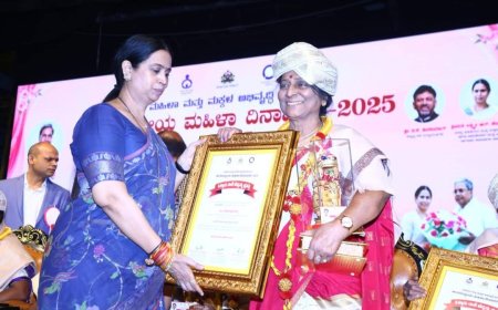 ಡಾ. ವಿಶಾಲಾಕ್ಷಿ ಕರಡ್ಡಿ ಅವರಿಗೆ ಕಿತ್ತೂರು ರಾಣಿ ಚೆನ್ನಮ್ಮ' ರಾಜ್ಯ ಮಟ್ಟದ ಪ್ರಶಸ್ತಿ ನೀಡಿ ಗೌರವಿಸಿದೆ