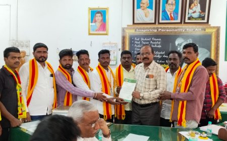 ಕರುನಾಡ ವಿಜಯಸೇನೆ ಜಿಲ್ಲಾಧ್ಯಕ್ಷ ಪೃಥ್ವಿರಾಜ ಎಸ್. ರಾಂಪೂರ ಅವರ ನೇತೃತ್ವದಲ್ಲಿ ಗುಲಬರ್ಗಾ ವಿಶ್ವವಿದ್ಯಾಲಯ ಕುಲಸಚಿವರಿಗೆ ಮನವಿ