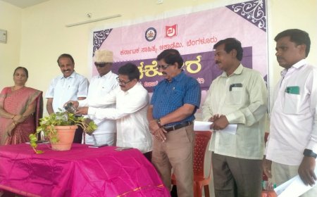 ಸಮಾಜದ ನ್ಯೂನತೆ ಕಾವ್ಯ ಎತ್ತಿ  ಹೇಳಲಿ-ಡಾ.ದೊಡ್ಡಮನಿ