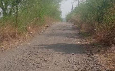 ಜಮಖಂಡಿ ಗ್ರಾಮ ರಸ್ತೆಯ ದುಸ್ಥಿತಿಗೆ:  – ಜೆ ಎನ್ ಪೂಜಾರಿ ಆಗ್ರಹ