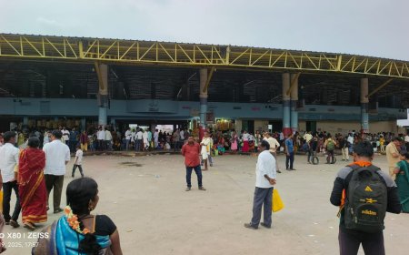 ಬಸ್ ಗಾಗಿ ಪ್ರಯಾಣಿಕರ ಪರದಾಟ