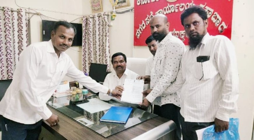ಶಹಾಬಾದ: ನಗರ ಸಭೆ ವ್ಯಾಪ್ತಿಯಲ್ಲಿ ಬರುವ ವಾಣಿಜ್ಯ ಮಳಿಗೆಗಳ ಆವರಣ ಸ್ವಚ್ಛ
