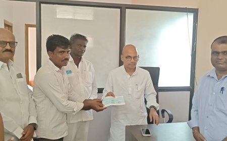 ಚೆಕ್ ವಿತರಣೆ ಮಾಡಿದ ಸಚಿವ ಪಾಟೀಲ