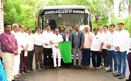 ಹೈದ್ರಾಬಾದ್ ಕರ್ನಾಟಕ ಶಿಕ್ಷಣ ಸಂಸ್ಥೆಗೆ ಶಾಲಾ/ಕಾಲೇಜು ವಾಹನ ದಾನ – ಶಶೀಲ ಜಿ. ನಮೋಶಿ ಉದ್ಘಾಟನೆ