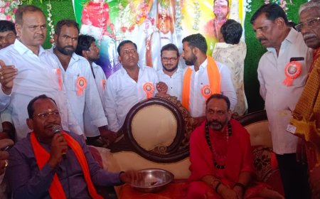 ಖೇಡ್ ಜಾತ್ರೆ- ಭಕ್ತಾದಿಗಳಿಗೆ ಹೋಳಿಗೆ ತುಪ್ಪ ಬಡಿಸಿದ ಶಾಸಕರು