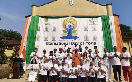 ಆಫ್ರಿಕಾದ ಕಂಪಾಲಾದಲ್ಲಿ  ಅಂತರಾಷ್ಟ್ರೀಯ ಯೋಗ ದಿನಾಚರಣೆ ಯಲ್ಲಿ ಡಾ. ಪ್ರಣವಾನಂದ ಶ್ರೀ ಭಾಗಿ