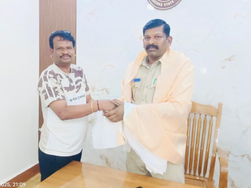ಪ್ರಾಮಾಣಿಕ ಆಫೀಸರ್ ದಿಲೀಪ್ ಸಾಗರ್ ಅವರಿಗೆ ಸನ್ಮಾನ ಮಂಜು ಕುಸನೂರು ಅವರಿಂದ ಗೌರವ ಅಭಿವ್ಯಕ್ತಿ