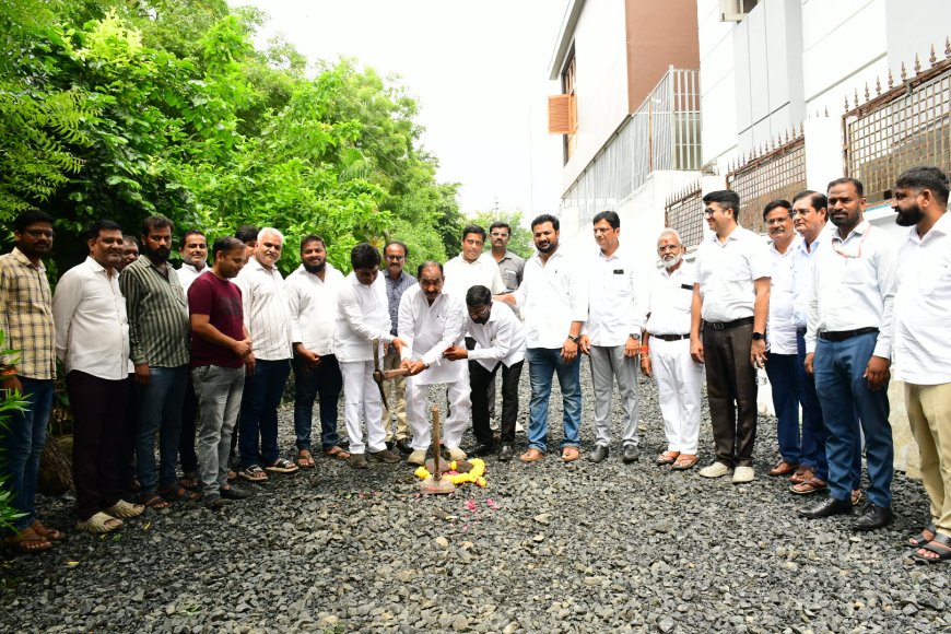 ವಾಕಿಂಗ್ ಟ್ರ್ಯಾಕ್ ನಿರ್ಮಾಣ ಕಾಮಗಾರಿಗೆ ಶಾಸಕ ಅಲ್ಲಮಪ್ರಭು ಪಾಟೀಲ್ ಅವರು ಗುದ್ದಲಿ ಪೂಜೆ ನೆರವೇರಿಸಿದರು.