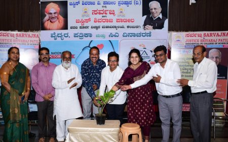 ಸಂವಿಧಾನದ ಮೌಲ್ಯಗಳನ್ನು ಎತ್ತಿ ಹಿಡಿಯಲು ಪತ್ರಿಕೆ ಗಳ ಪಾತ್ರ ಮಹತ್ವದ್ದು : ಡಾ. ಸದಾನಂದ ಪೆರ್ಲ