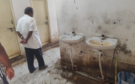 ಡಾ. ತಳವಾರ ಸಾಬಣ್ಣಾ ಅವರು ಡಿ. ದೇವರಾಜ ಅರಸು ಬಾಲಕರ ವಸತಿ ನಿಲಯಕ್ಕೆ ಭೇಟಿ — ಹಾಸ್ಟೆಲ್ ಅವ್ಯವಸ್ಥೆ ಕಂಡು ಆಕ್ರೋಶ