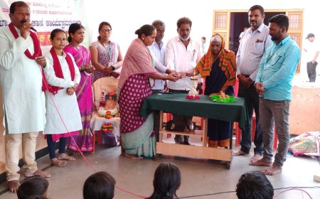 ಮಹಿಳೆಯರು ಸ್ವಾವಲಂಬಿಗಳಾಗಿ ಬೆಳೆಯಬೇಕು.