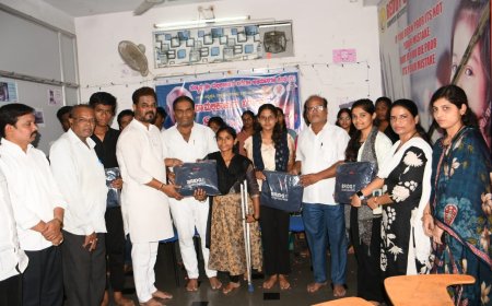 ಡಾ.ಮಲ್ಲಿಕಾರ್ಜುನ ಖರ್ಗೆಯವರ 83 ಜನ್ಮ ದಿನಾಚರಣೆ ಅಂಗವಾಗಿ  ವಿದ್ಯಾರ್ಥಿಗಳಿಗೆ ಬ್ಯಾಗ್ & ಪುಸ್ತಕ ವಿತರಣೆ