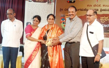 ರಂಗಾಯಣದ ಕಲಾವಿದೆ ಗೀತಾ ಮೊಂಟೆಡ್ಕಗೆ ರಂಗ ಸಂಗಮ ಪ್ರಶಸ್ತಿ. ಡಾ.ಪೆರ್ಲ ಅಭಿನಂದನೆ