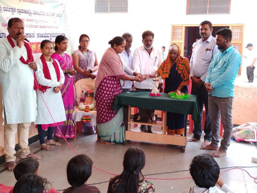 ಮಹಿಳೆಯರು ಸ್ವಾವಲಂಬಿಗಳಾಗಿ ಬೆಳೆಯಬೇಕು.