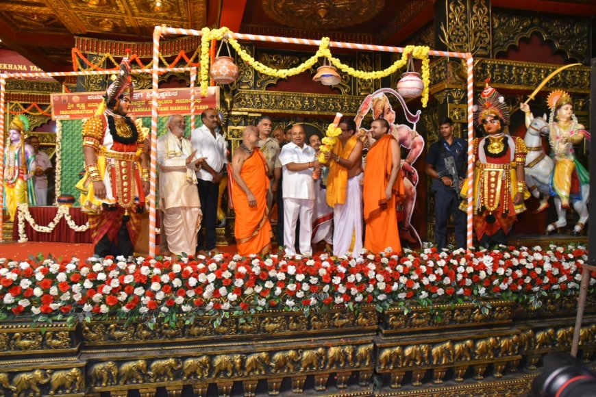ಕೃಷ್ಣ ಬೋಧೆಯಂತೆ ಧರ್ಮ ಮಾರ್ಗದಲ್ಲಿ ನಡೆದು ಸಮಾಜದ ಒಳಿತಿಗೆ ಶ್ರಮಿಸೋಣ