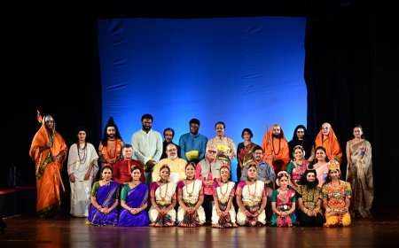 ಗುರುಸ್ಮರಣೆ’ವಿಶಿಷ್ಟ ನೃತ್ಯ ರೂಪಕ      ಆಯೋಜನೆ: ಸಮುದ್ಭವ ವಿದುಷಿ ಡಾ.ಪ್ರಿಯಾ ಗಣೇಶ ಮತ್ತು ಕು.ಶರ್ಲೋವಿ ಜಿ ಆತ್ರೇಯ  ತಾಯಿ – ಮಗಳ ಅಪೂರ್ವ ಜುಗಲ್ಬಂದಿ