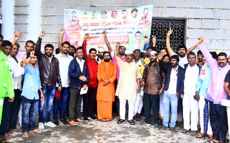 ಹಡಪದ ಸಮಾಜದ ಮೀಸಲಾತಿಗಾಗಿ ಡಿಸಿ ಕಚೇರಿಯೆದುರು ಪ್ರತಿಭಟನೆ