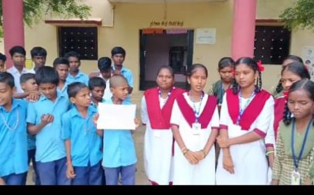 ಜಮಖಂಡಿ ಗ್ರಾಮದಲ್ಲಿ ಬಸ್ಸಿನ ಸೌಕರ್ಯ ಇಲ್ಲದೆ ವಿದ್ಯಾರ್ಥಿಗಳ ಪರದಾಟ – ಶಾಸಕ ಡಾ. ಅಜಯ್ ಸಿಂಗ್ ವಿರುದ್ಧ ಪ್ರತಿಭಟನೆ