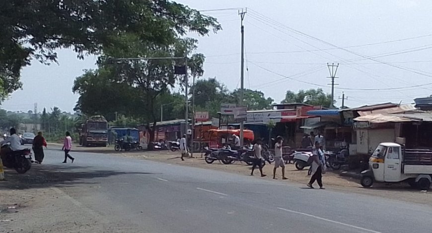 ಬೇಲೂರ ಕ್ರಾಸ್ ನ ರಸ್ತೆ ಬದಿ ಅಂಗಡಿಗಳ ತೆರವಿಗೆ ಕನ್ನಡ ಭೂಮಿ ಜಾಗೃತಿ ಸಮಿತಿ ಒತ್ತಾಯ