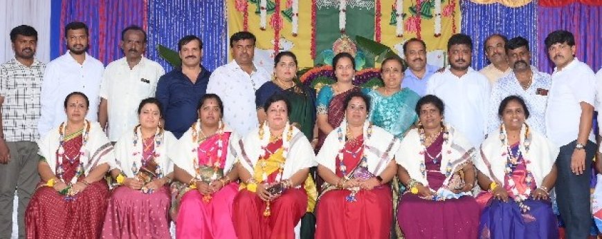 ಕನ್ನಮಂಗಲದಲ್ಲಿ ವರಮಹಾಲಕ್ಷ್ಮಿ ಹಬ್ಬದ ಪ್ರಯುಕ್ತ  ಎನ್ ಯಲ್ಲಪ್ಪರಿಂದ ಬಾಗಿನ ವಿತರಣೆ