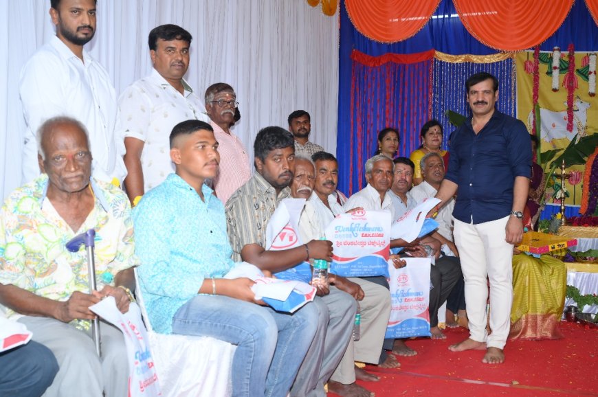ಕನ್ನಮಂಗಲದಲ್ಲಿ ವರಮಹಾಲಕ್ಷ್ಮಿ ಹಬ್ಬದ ಪ್ರಯುಕ್ತ  ಎನ್ ಯಲ್ಲಪ್ಪರಿಂದ ಬಾಗಿನ ವಿತರಣೆ